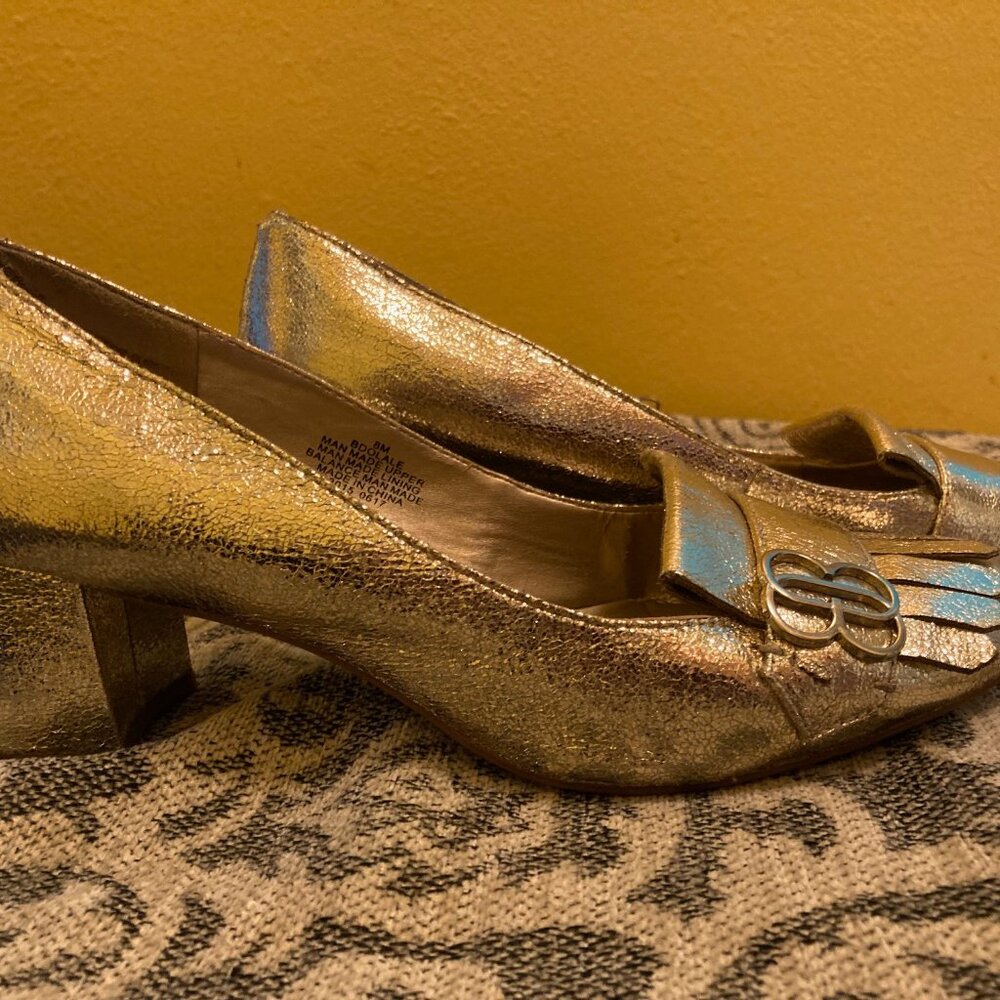 Retro Bandolino metallic crackle gold pumps with loafer detail